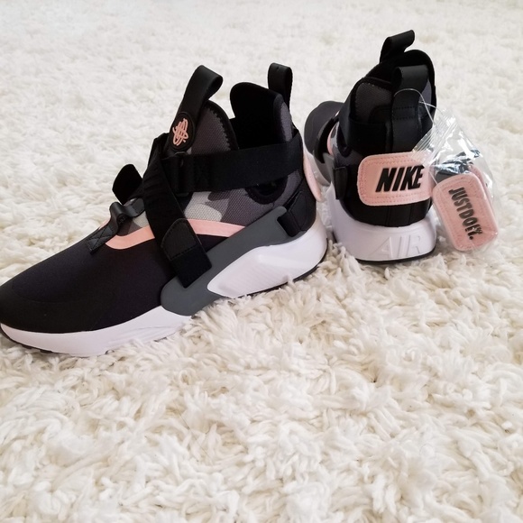 Nike Air Huarache City - Picture 3 of 5